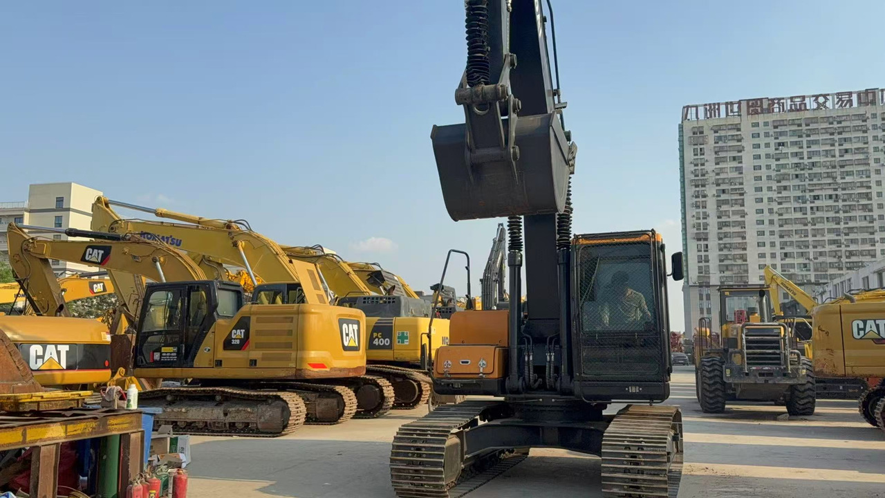 HYUNDAI R220LC-9S - Excavadora de cadenas: foto 2 HYUNDAI R220LC-9S - Excavadora de cadenas: foto 2