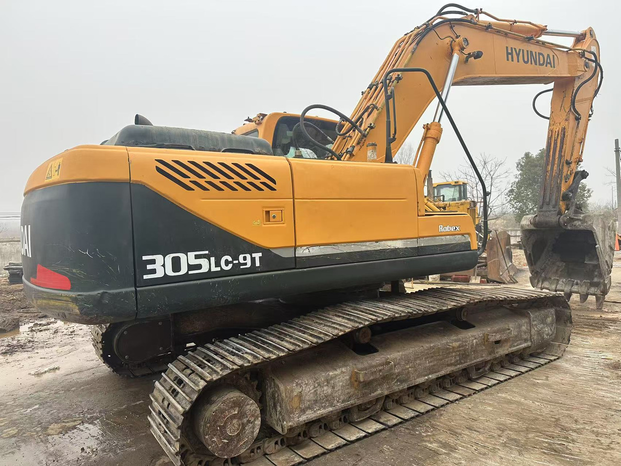 HYUNDAI R305LC-9T - Excavadora de cadenas: foto 1 HYUNDAI R305LC-9T - Excavadora de cadenas: foto 1