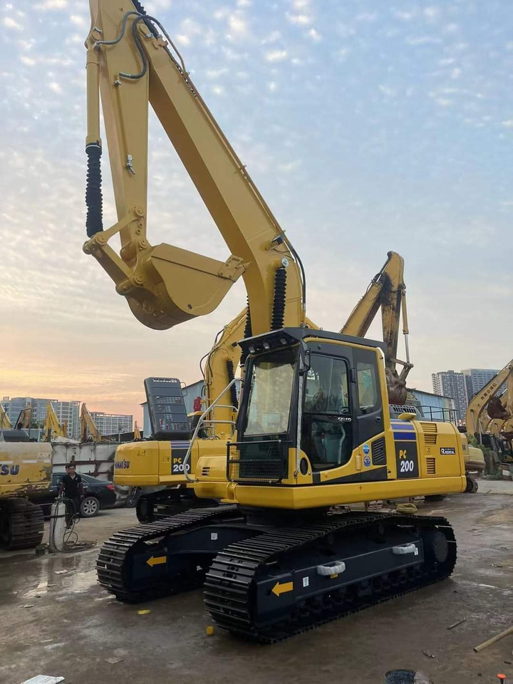 KOMATSU PC200-8 - Excavadora de cadenas: foto 2 KOMATSU PC200-8 - Excavadora de cadenas: foto 2