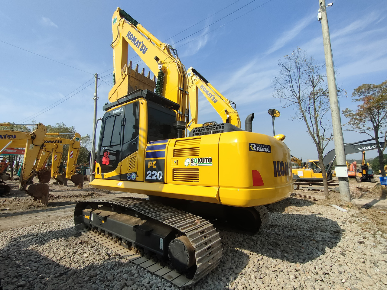 KOMATSU PC220-8 - Excavadora de cadenas: foto 1 KOMATSU PC220-8 - Excavadora de cadenas: foto 1