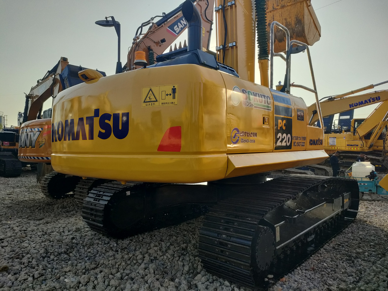 KOMATSU PC220-8 - Excavadora de cadenas: foto 2 KOMATSU PC220-8 - Excavadora de cadenas: foto 2