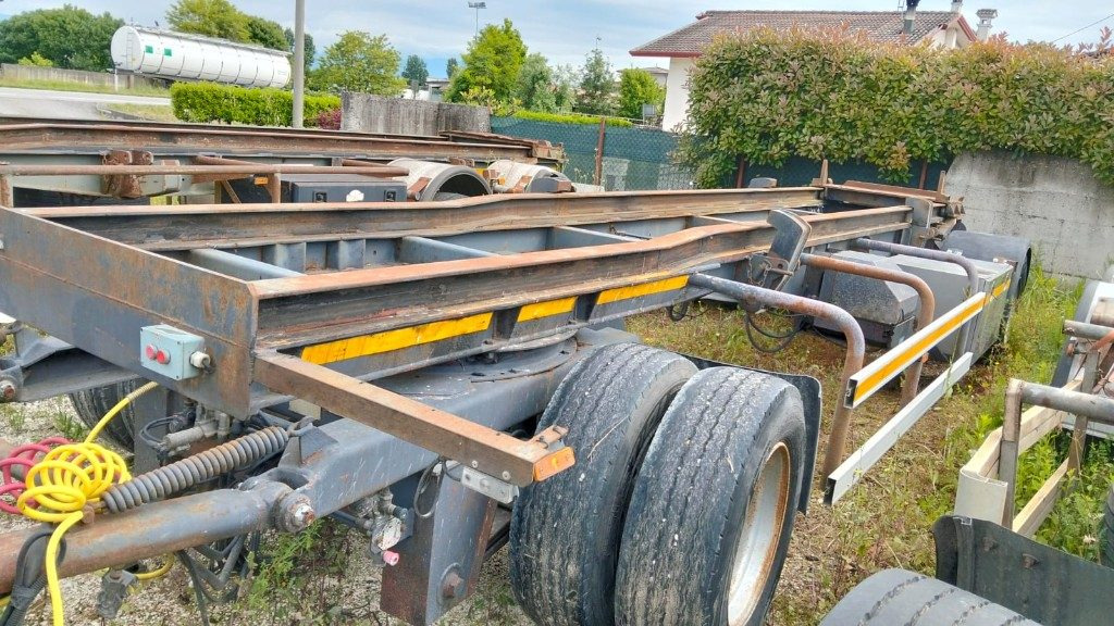 CARDI RIMORCHIO CARDI SCARRABILE PNEUMATICO - Remolque multilift/ Portacontenedores de cadenas: foto 2 CARDI RIMORCHIO CARDI SCARRABILE PNEUMATICO - Remolque multilift/ Portacontenedores de cadenas: foto 2