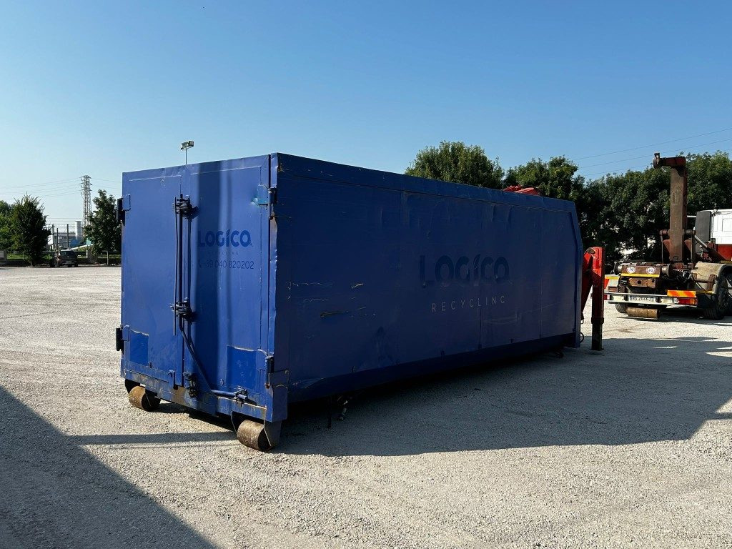 CONTAINER SCARRABILE USATO A CIELO APERTO + GRU - Contenedor de gancho: foto 5 CONTAINER SCARRABILE USATO A CIELO APERTO + GRU - Contenedor de gancho: foto 5