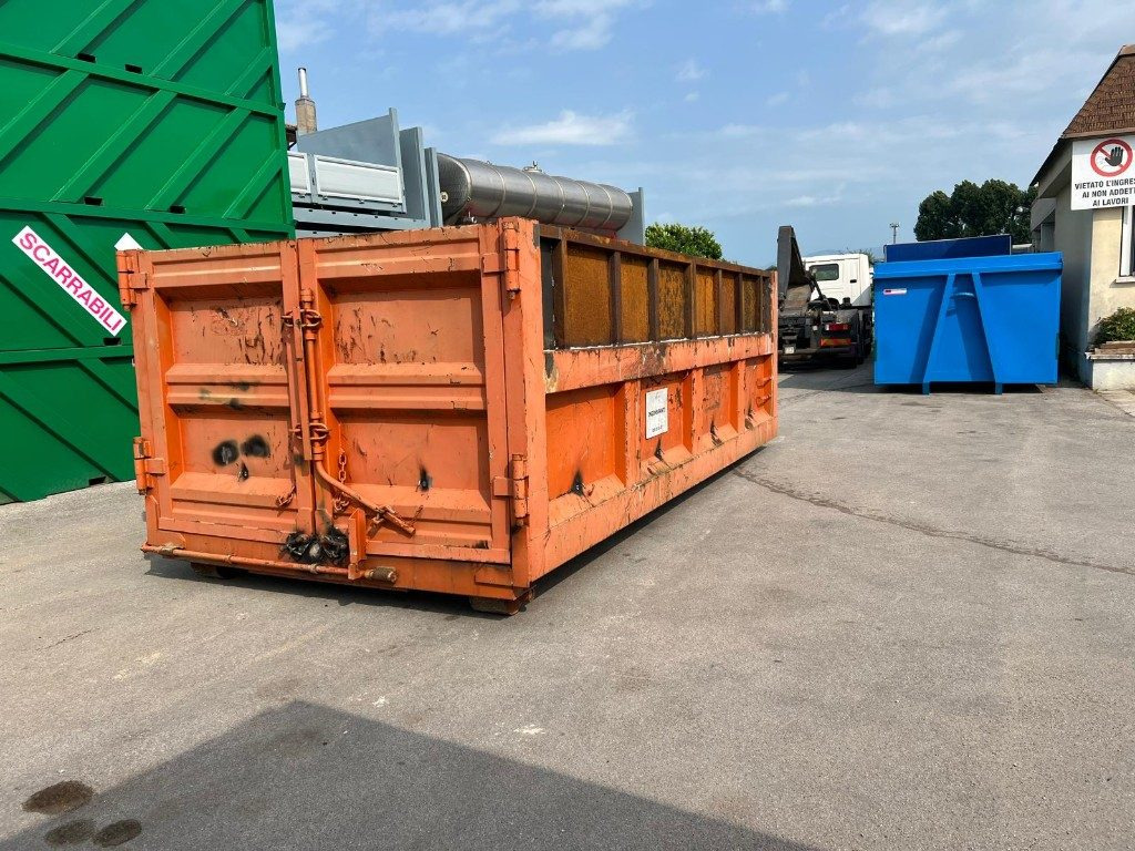 CONTAINER SCARRABILE USATO A CIELO APERTO - Contenedor de gancho: foto 1 CONTAINER SCARRABILE USATO A CIELO APERTO - Contenedor de gancho: foto 1
