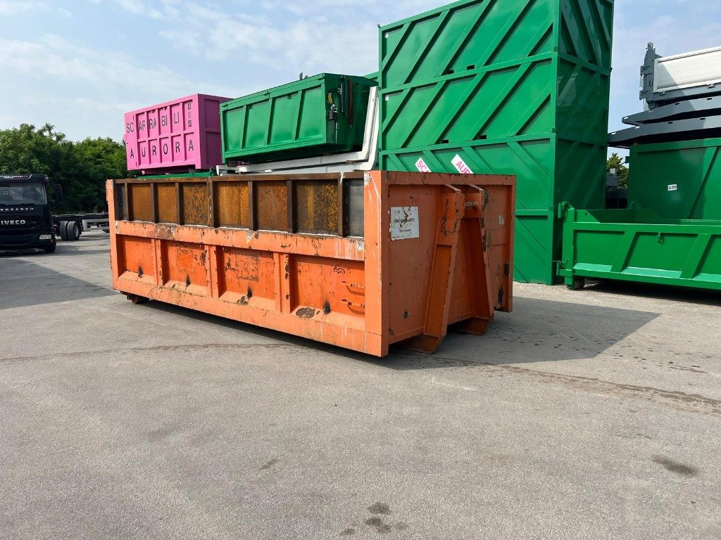 CONTAINER SCARRABILE USATO A CIELO APERTO - Contenedor de gancho: foto 3 CONTAINER SCARRABILE USATO A CIELO APERTO - Contenedor de gancho: foto 3