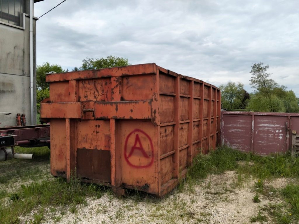 CONTAINER SCARRABILE USATO A CIELO APERTO - Contenedor de gancho: foto 1 CONTAINER SCARRABILE USATO A CIELO APERTO - Contenedor de gancho: foto 1