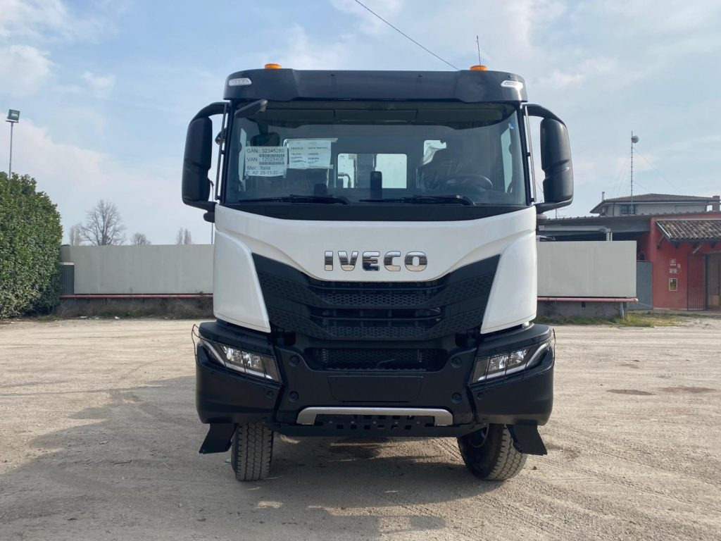 IVECO TRAKKER T-WAY AD510 NUOVO SCARRABILE - Camión multibasculante: foto 2 IVECO TRAKKER T-WAY AD510 NUOVO SCARRABILE - Camión multibasculante: foto 2