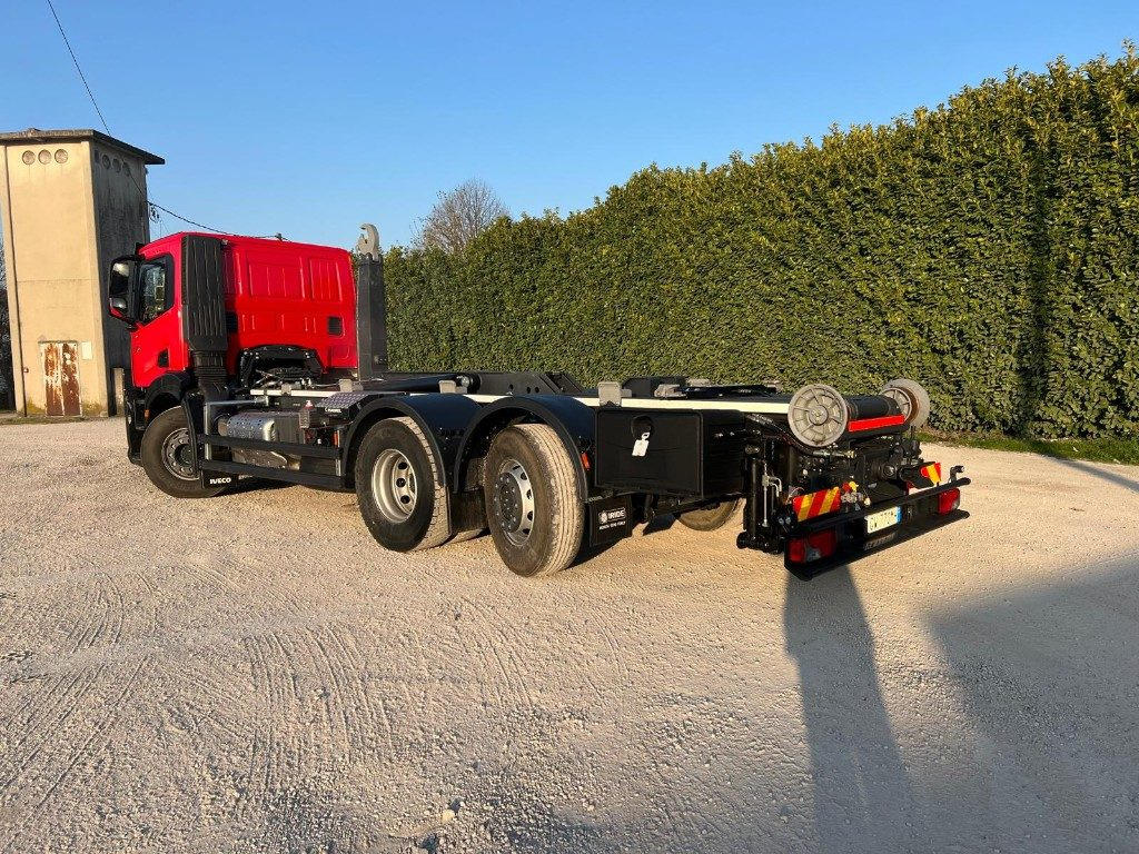 IVECO X-WAY AD260 NUOVO TARGATO SCARRABILE - Camión multibasculante: foto 3 IVECO X-WAY AD260 NUOVO TARGATO SCARRABILE - Camión multibasculante: foto 3