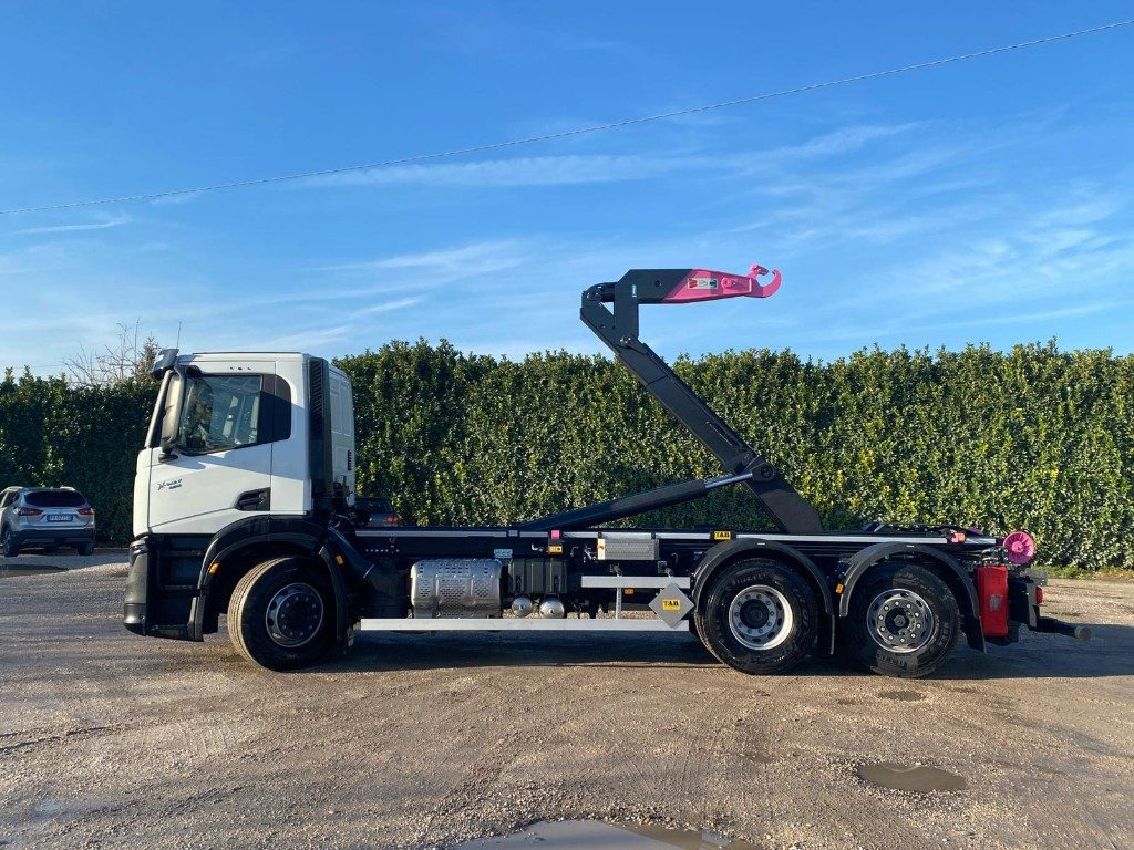 IVECO X-WAY AD280X48 NUOVO SCARRABILE PASSO 4500 - Camión multibasculante: foto 3 IVECO X-WAY AD280X48 NUOVO SCARRABILE PASSO 4500 - Camión multibasculante: foto 3