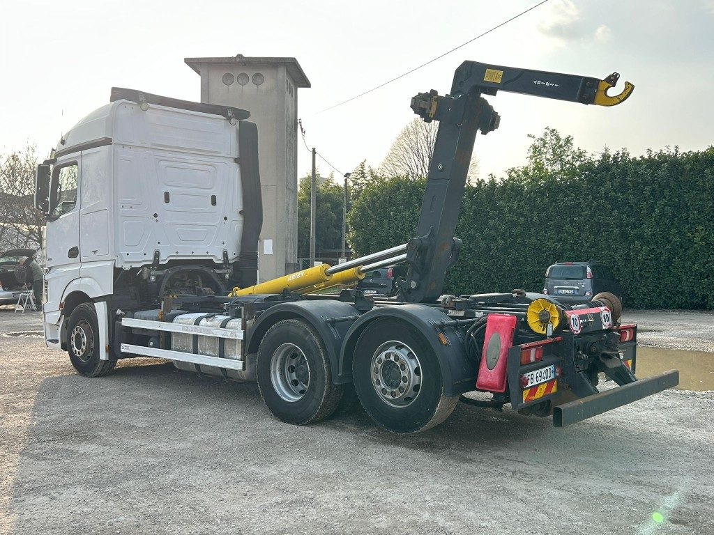 MERCEDES ACTROS 25.51 SCARRABILE - Camión multibasculante: foto 4 MERCEDES ACTROS 25.51 SCARRABILE - Camión multibasculante: foto 4
