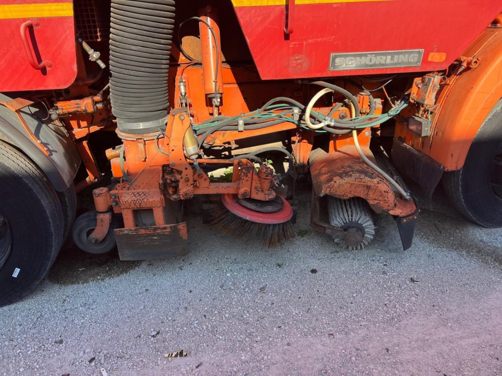 MERCEDES-BENZ MERCEDES AUTOSPAZZATRICE USATA - Barredora vial: foto 5 MERCEDES-BENZ MERCEDES AUTOSPAZZATRICE USATA - Barredora vial: foto 5