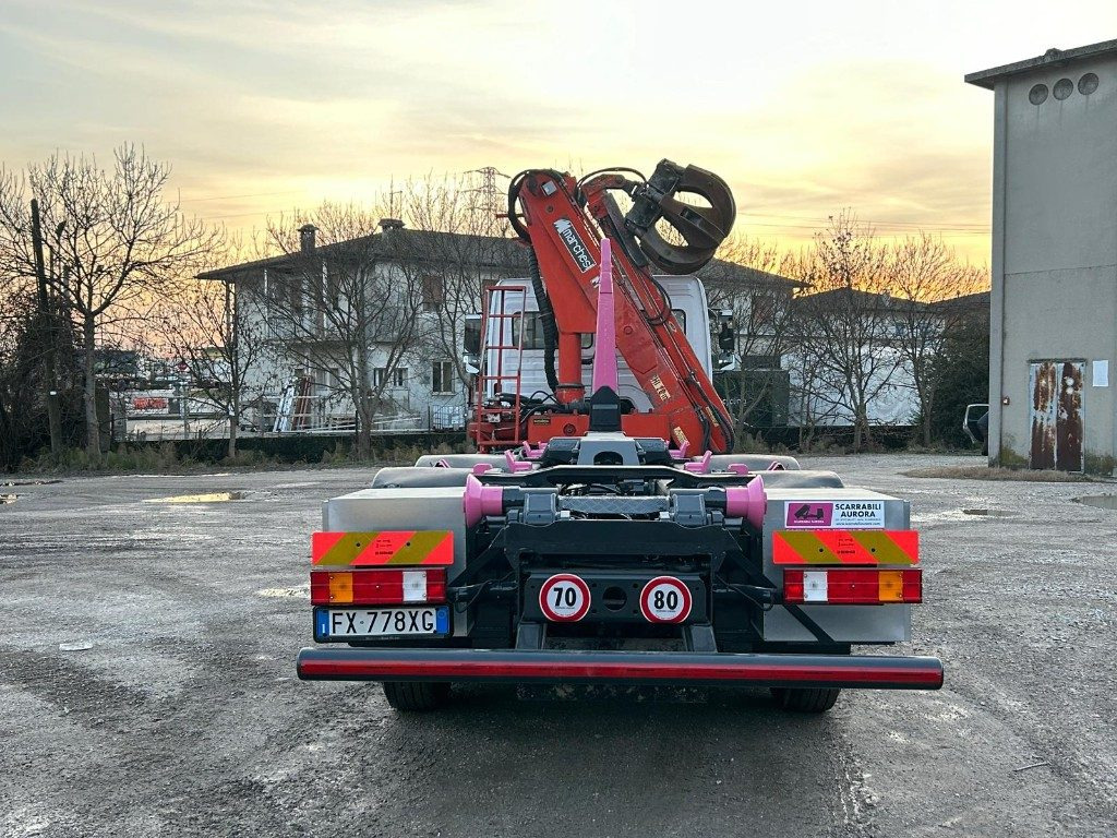 MERCEDES-BENZ MERCEDES AXOR 2533 SCARRABILE CON GRU E POLIPO - Camión multibasculante: foto 4 MERCEDES-BENZ MERCEDES AXOR 2533 SCARRABILE CON GRU E POLIPO - Camión multibasculante: foto 4