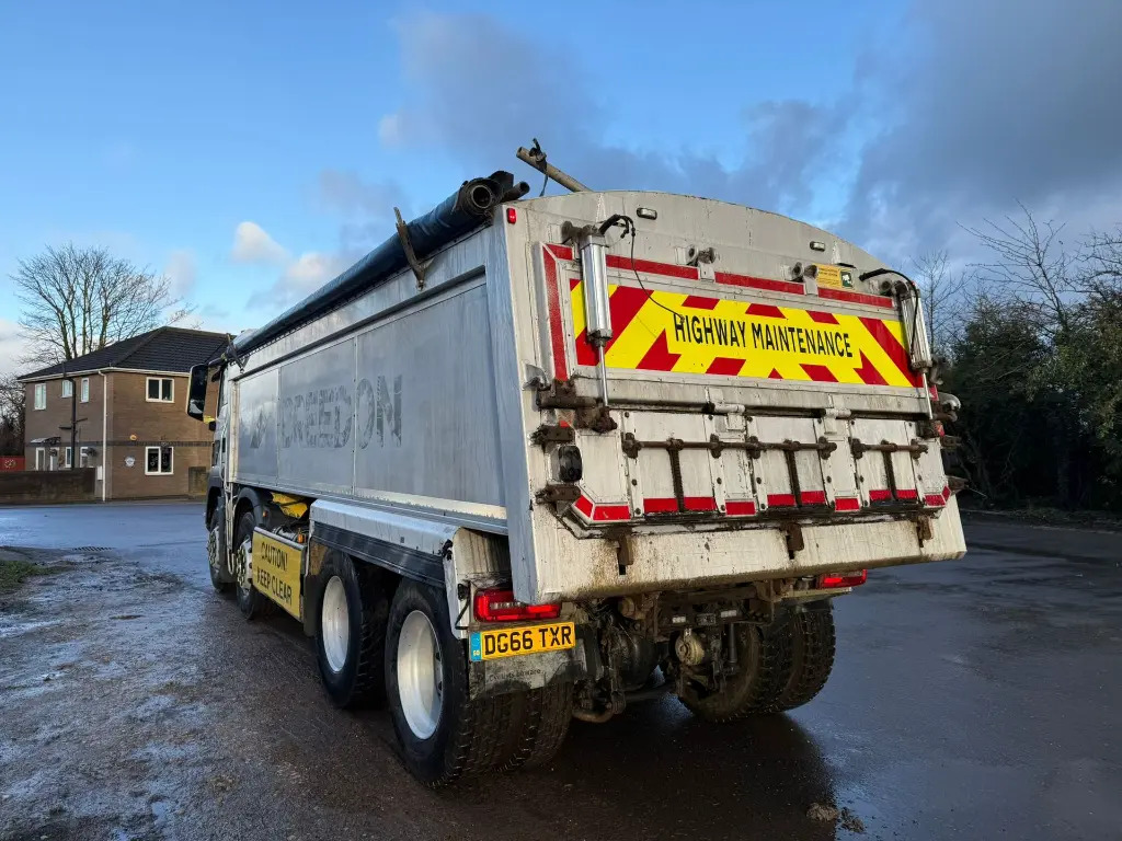 MAN TGS 32.400 Tipper 8x4 - RHD - Camión volquete: foto 4 MAN TGS 32.400 Tipper 8x4 - RHD - Camión volquete: foto 4