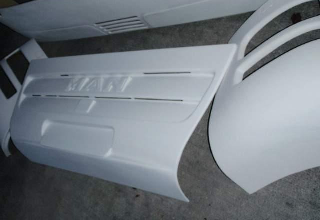 Zderzak przedni środkowy MAN Lion's Coach R07,R08 do autobusu MAN Lions Coach MAN LION'S COACH R07, R08 - Parachoques para Autobús: foto 1 Zderzak przedni środkowy MAN Lion's Coach R07,R08 do autobusu MAN Lions Coach MAN LION'S COACH R07, R08 - Parachoques para Autobús: foto 1