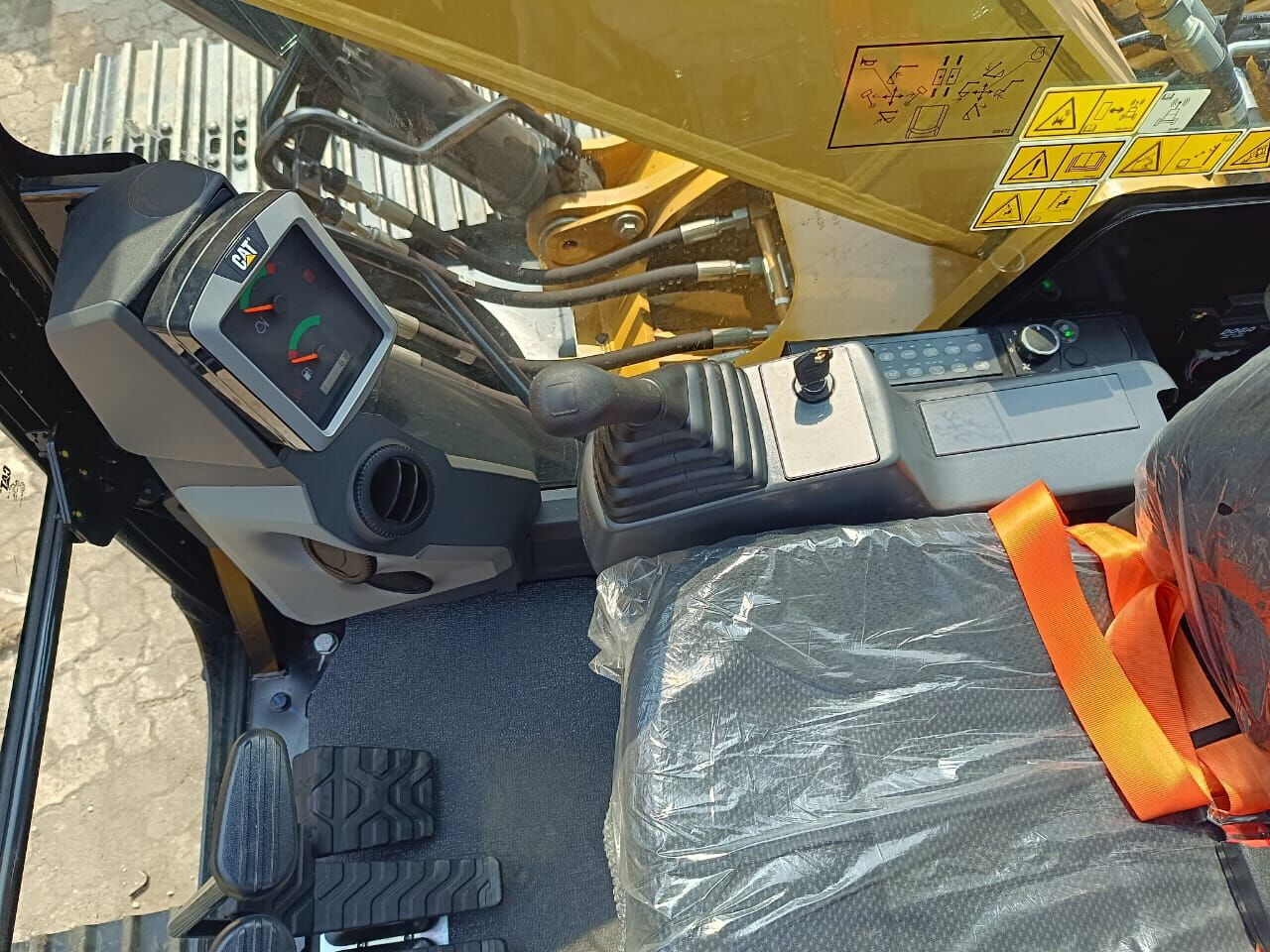 New Caterpillar 320D3GC tracked excavator - Excavadora de cadenas: foto 4 New Caterpillar 320D3GC tracked excavator - Excavadora de cadenas: foto 4