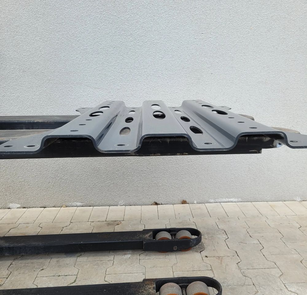 BLACHA SIODLA DAF XG XF NM. 2245141 - Quinta rueda para Camión: foto 2 BLACHA SIODLA DAF XG XF NM. 2245141 - Quinta rueda para Camión: foto 2