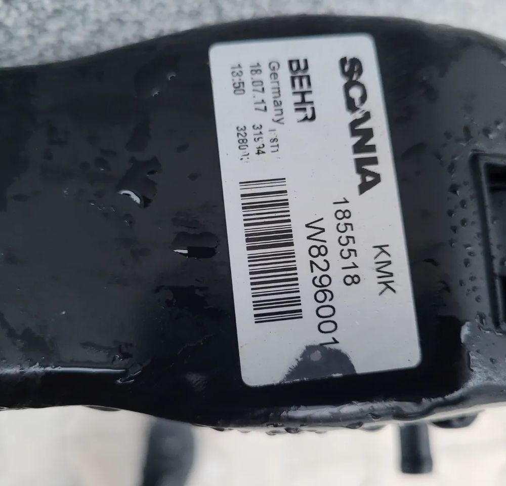 CHŁODNICA WODY SCANIA R 1855518 ORYGINAŁ SZCZELNE - Radiador para Camión: foto 3 CHŁODNICA WODY SCANIA R 1855518 ORYGINAŁ SZCZELNE - Radiador para Camión: foto 3