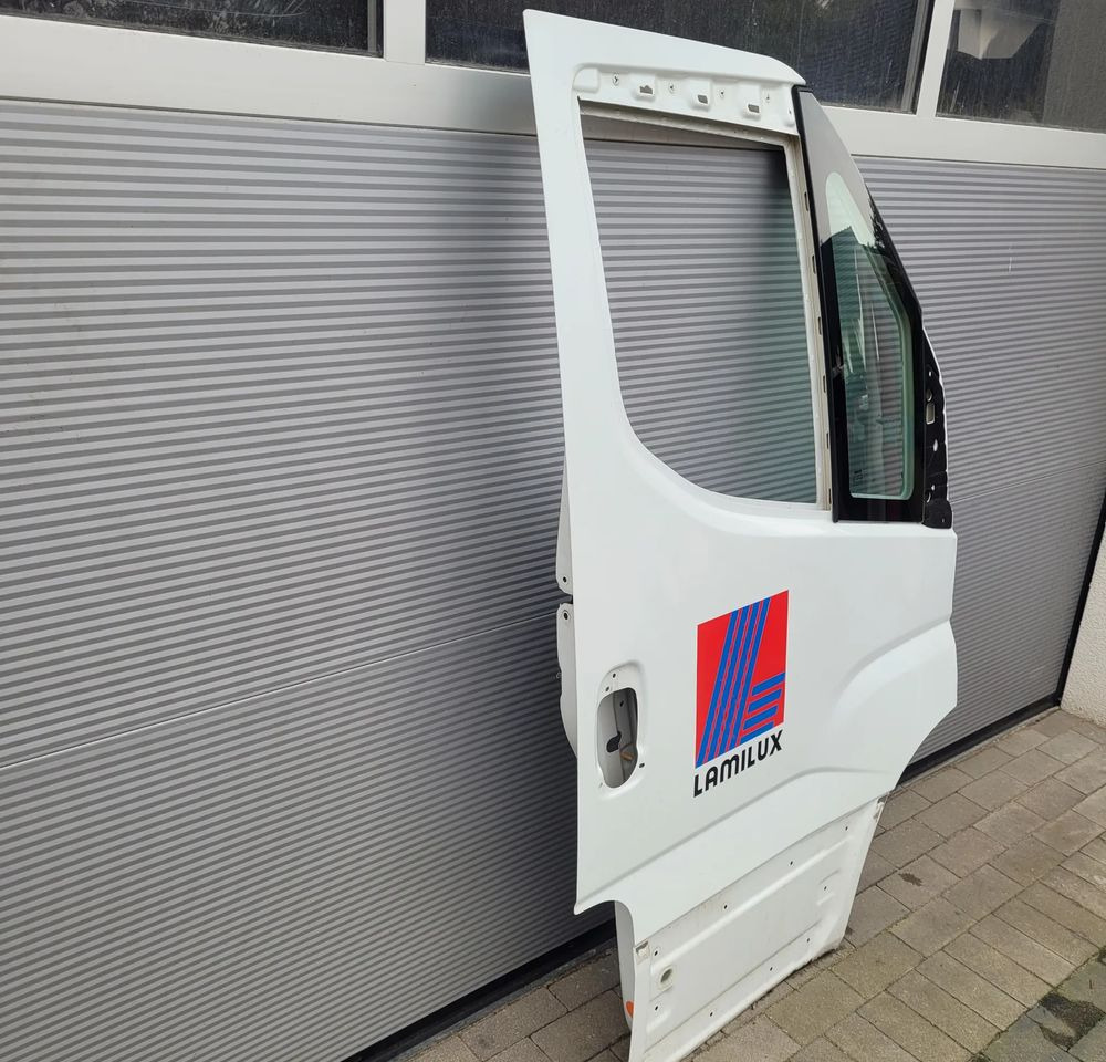 DRZWI IVECO DAILY NM RH. LUB LH. CANA ZA SZT. CHWALIM116 - Puerta y piezas para Furgoneta: foto 2 DRZWI IVECO DAILY NM RH. LUB LH. CANA ZA SZT. CHWALIM116 - Puerta y piezas para Furgoneta: foto 2