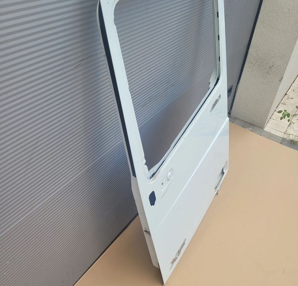 DRZWI LEWE DAF XF 106 ORYGINAŁ CHWALIM116 - Puerta y piezas para Camión: foto 2 DRZWI LEWE DAF XF 106 ORYGINAŁ CHWALIM116 - Puerta y piezas para Camión: foto 2