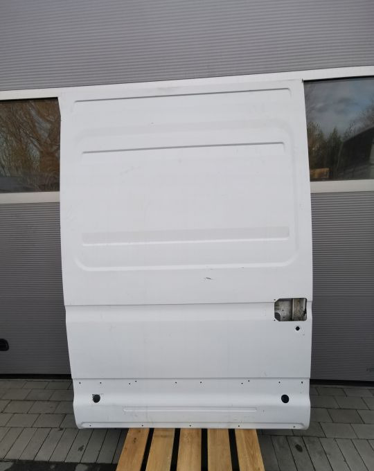 DRZWI PRZESUWNE IVECO DAILY PRAWE - Puerta y piezas para Camión: foto 1 DRZWI PRZESUWNE IVECO DAILY PRAWE - Puerta y piezas para Camión: foto 1