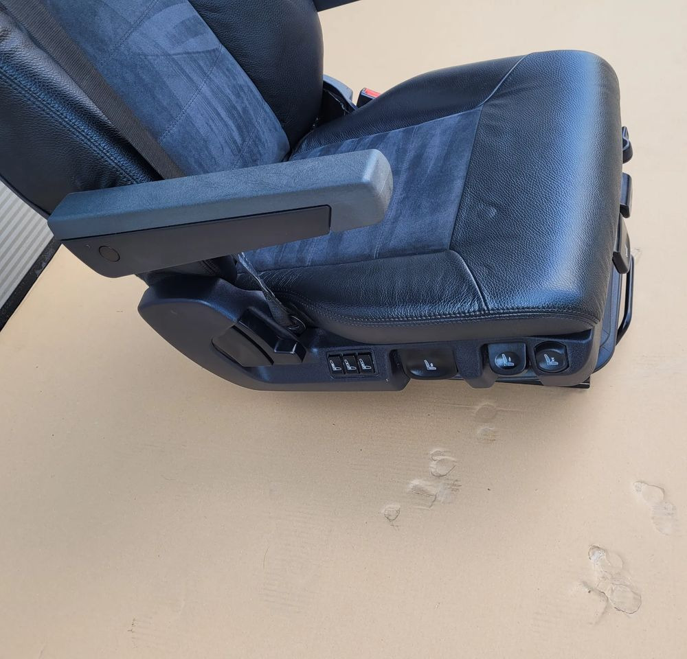FOTEL PRAWY MAN TGX LIFT SKÓRA JAK NOWY CHWALIM116 - Asiento para Camión: foto 3 FOTEL PRAWY MAN TGX LIFT SKÓRA JAK NOWY CHWALIM116 - Asiento para Camión: foto 3