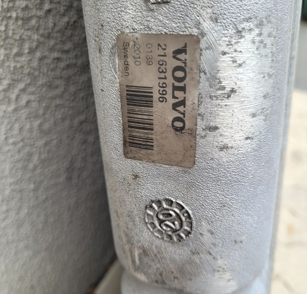 INTERCOOLER VOLVO FH4 RENAULT RANGE T 21631996 ORYGINAŁ CHWALIM116 - Intercooler para Camión: foto 3 INTERCOOLER VOLVO FH4 RENAULT RANGE T 21631996 ORYGINAŁ CHWALIM116 - Intercooler para Camión: foto 3