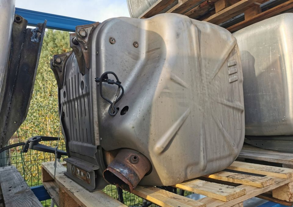 KATALIZATOR IVECO STRALIS HI WAY EURO6 - Convertidor catalítico para Camión: foto 1 KATALIZATOR IVECO STRALIS HI WAY EURO6 - Convertidor catalítico para Camión: foto 1