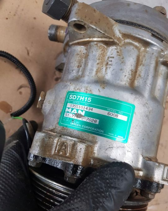 KOMPRESORA KLIMATYZACJA MAN TGS TGX EURO6 - Compresor de aire acondicionado para Camión: foto 2 KOMPRESORA KLIMATYZACJA MAN TGS TGX EURO6 - Compresor de aire acondicionado para Camión: foto 2