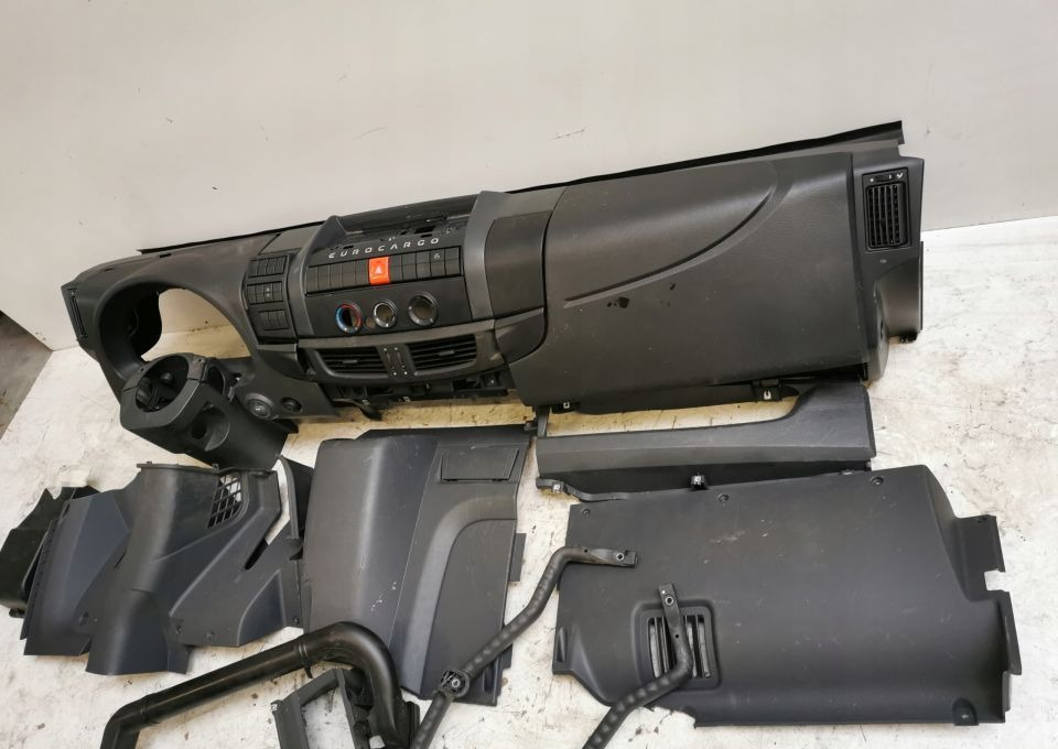 KONSOLA IVECO EUROCARGO EURO6 - Salpicadero para Camión: foto 3 KONSOLA IVECO EUROCARGO EURO6 - Salpicadero para Camión: foto 3