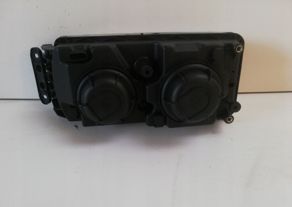 LAMPA IVECO EUROCARGO STRALIS NOWA LIFT RH - Faro delantero para Camión: foto 2 LAMPA IVECO EUROCARGO STRALIS NOWA LIFT RH - Faro delantero para Camión: foto 2