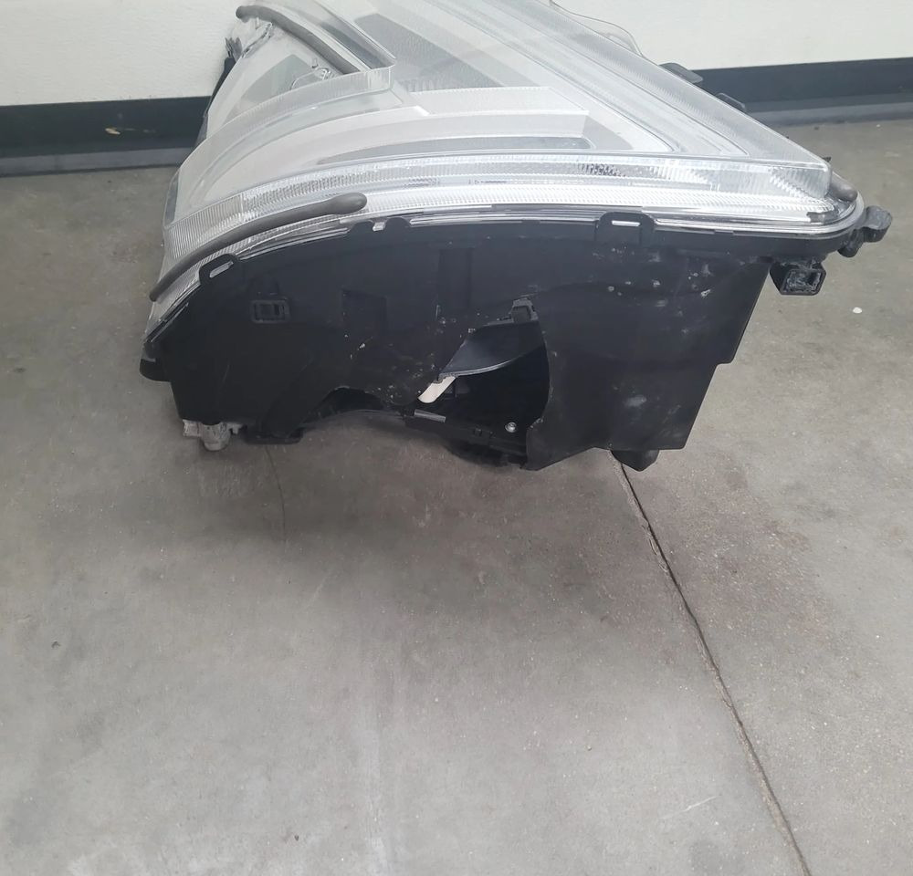 LAMPA LED VOLVO FH5 PRAWA OM 24056510 ORYGINAL CHWALIM116 - Luz/ Iluminación para Camión: foto 5 LAMPA LED VOLVO FH5 PRAWA OM 24056510 ORYGINAL CHWALIM116 - Luz/ Iluminación para Camión: foto 5