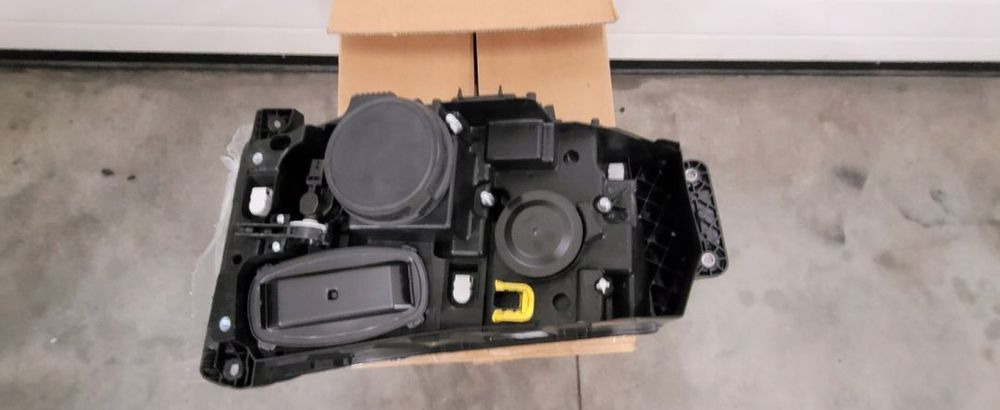 LAMPA RENAULT RANGE T NOWY ORYGINAŁ PRAWA - Faro delantero para Camión: foto 2 LAMPA RENAULT RANGE T NOWY ORYGINAŁ PRAWA - Faro delantero para Camión: foto 2