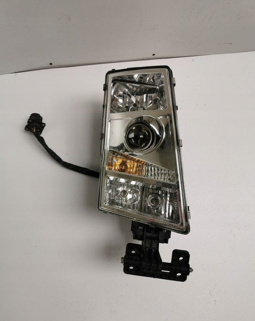 LAMPA VOLVO FH12 fh13 ORYGINAŁ PRAWA. - Faro delantero para Camión: foto 1 LAMPA VOLVO FH12 fh13 ORYGINAŁ PRAWA. - Faro delantero para Camión: foto 1