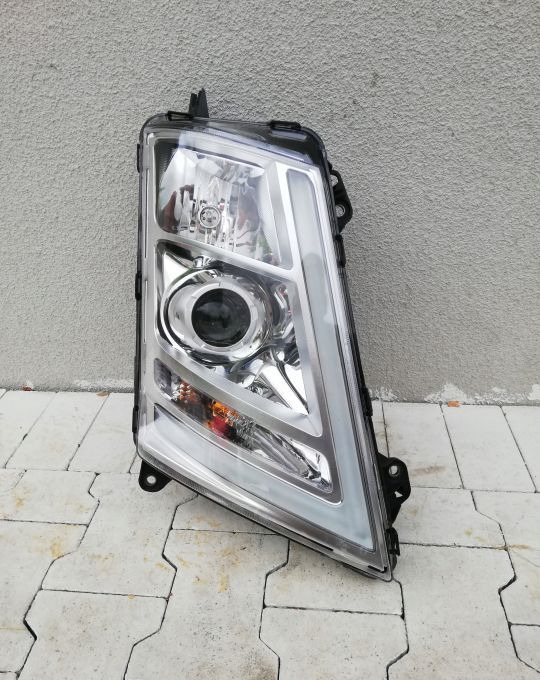 LAMPA XENON VOLVO FH4 FH 4 FM RH SKRETNY ORYGINAŁ - Faro delantero para Camión: foto 1 LAMPA XENON VOLVO FH4 FH 4 FM RH SKRETNY ORYGINAŁ - Faro delantero para Camión: foto 1