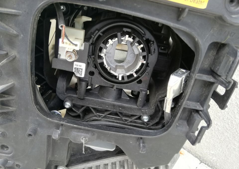 LAMPA XENON VOLVO FH4 FH 4 FM RH SKRETNY ORYGINAŁ - Faro delantero para Camión: foto 4 LAMPA XENON VOLVO FH4 FH 4 FM RH SKRETNY ORYGINAŁ - Faro delantero para Camión: foto 4