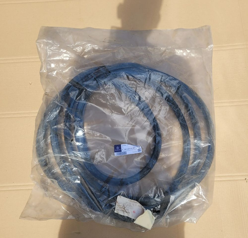 USZCZELKA SZYBY MERCEDES ACTROS MP3 NOWY ORYGINAŁ A9416710120 CHWALIM116 - Ventana y piezas para Camión: foto 1 USZCZELKA SZYBY MERCEDES ACTROS MP3 NOWY ORYGINAŁ A9416710120 CHWALIM116 - Ventana y piezas para Camión: foto 1