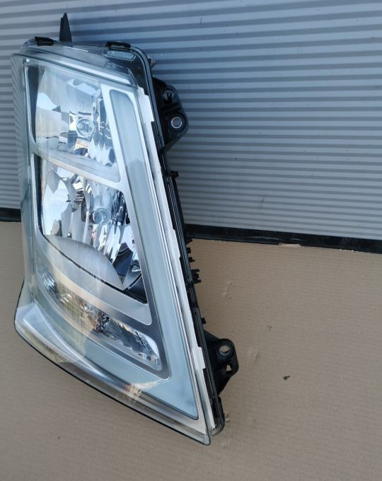 Volvo OE 22239217 reflektor lampa PRAWA ORYGINAL - Faro delantero para Camión: foto 3 Volvo OE 22239217 reflektor lampa PRAWA ORYGINAL - Faro delantero para Camión: foto 3