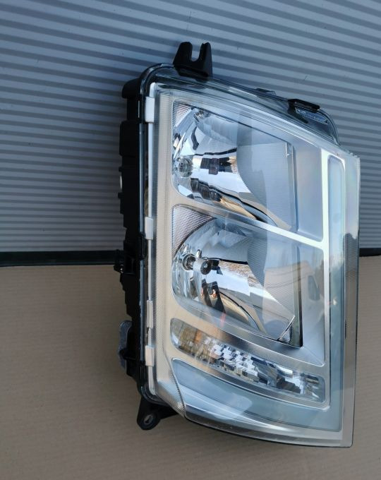 Volvo OE 22239217 reflektor lampa PRAWA ORYGINAL - Faro delantero para Camión: foto 2 Volvo OE 22239217 reflektor lampa PRAWA ORYGINAL - Faro delantero para Camión: foto 2