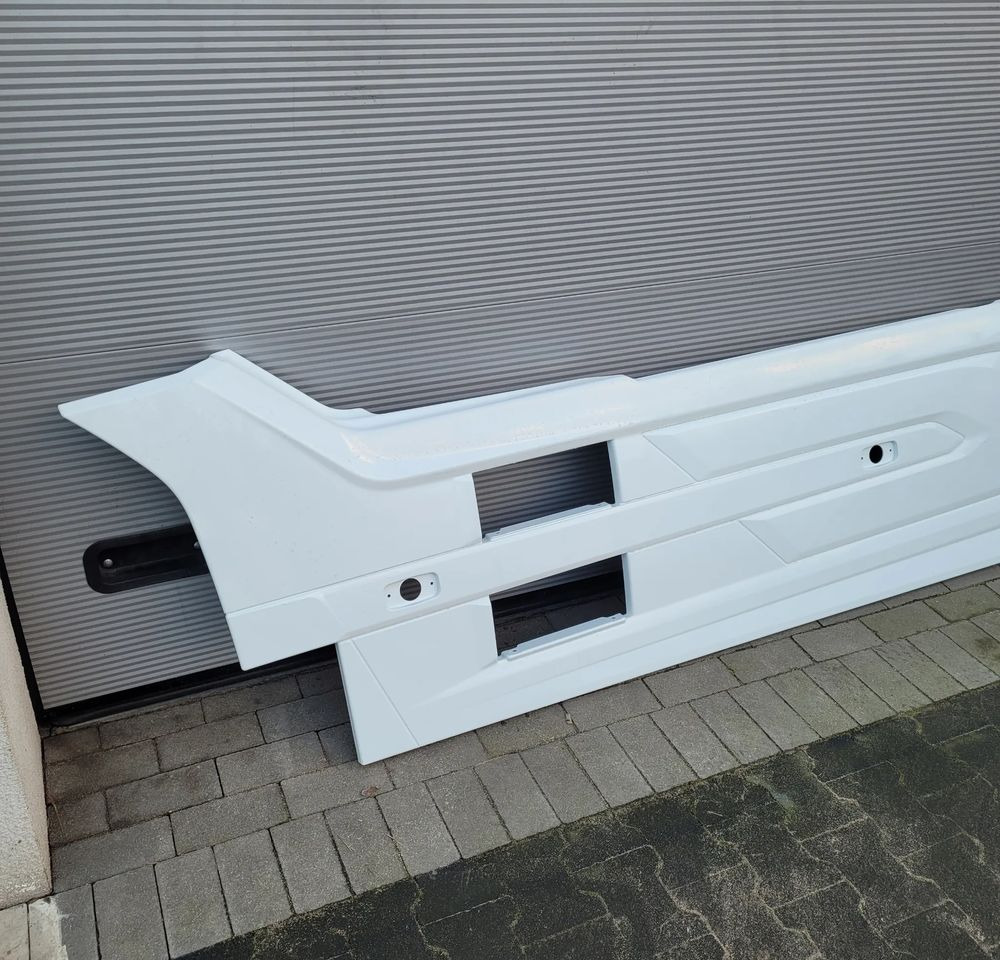 ZABUDOWA MIEDZYOSIOWA SPOJLER DAF XG XG+ 2292740 LH ORYGINAŁ CHWALIM116 - Aerodinámica/ Spoiler para Camión: foto 3 ZABUDOWA MIEDZYOSIOWA SPOJLER DAF XG XG+ 2292740 LH ORYGINAŁ CHWALIM116 - Aerodinámica/ Spoiler para Camión: foto 3