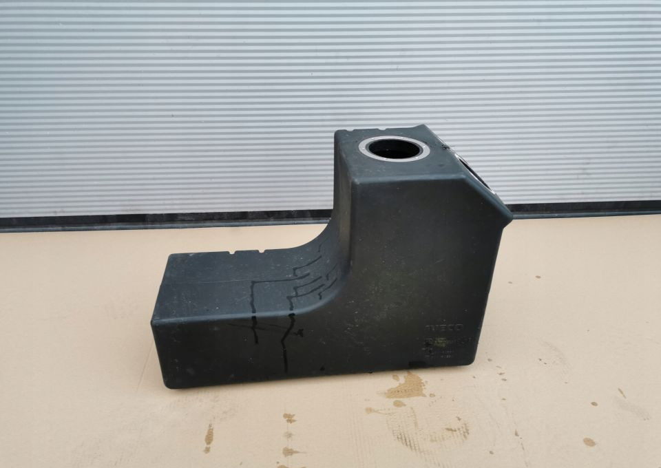 ZBIORNIK AD BLUE IVECO EUROCARGO 504166556 - Depósito de AdBlue para Camión: foto 2 ZBIORNIK AD BLUE IVECO EUROCARGO 504166556 - Depósito de AdBlue para Camión: foto 2