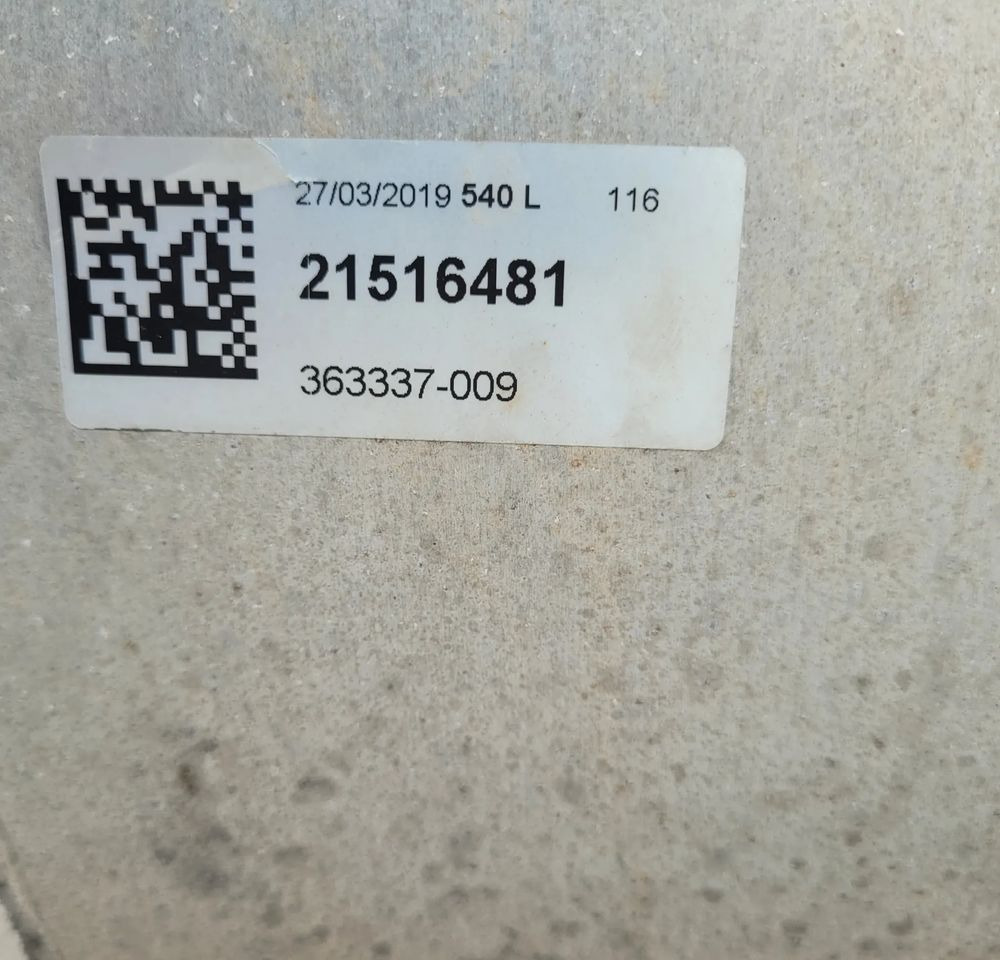 ZBIORNIK PALIWA VOLVO FH4 170X53X70 LOW DECK 540l - Depósito de combustible para Camión: foto 4 ZBIORNIK PALIWA VOLVO FH4 170X53X70 LOW DECK 540l - Depósito de combustible para Camión: foto 4