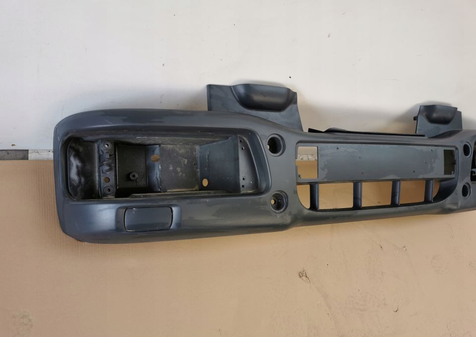 ZDERZAK IVECO EUROCARGO ORYGINAŁ 504039191 - Parachoques para Camión: foto 2 ZDERZAK IVECO EUROCARGO ORYGINAŁ 504039191 - Parachoques para Camión: foto 2