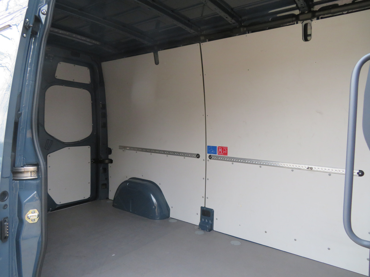 Furgón nuevo Mercedes-Benz Sprinter 317cdi - 9GTronic - A2H2: foto 9 Furgón nuevo Mercedes-Benz Sprinter 317cdi - 9GTronic - A2H2: foto 9