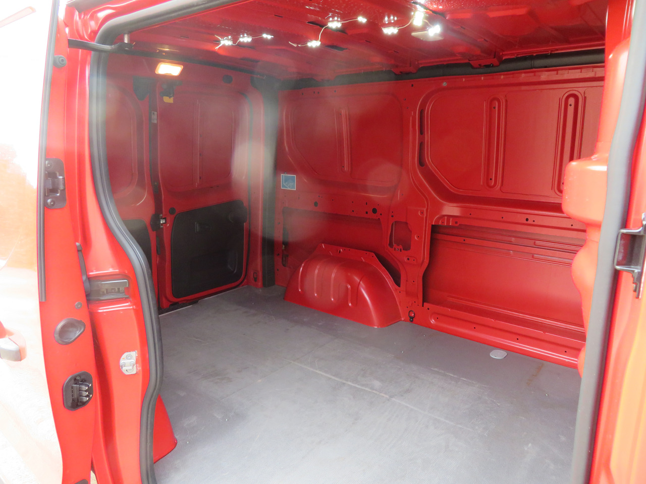 Furgoneta pequeña Opel Vivaro 1.6CDTI BI-Turbo - L1H1: foto 9 Furgoneta pequeña Opel Vivaro 1.6CDTI BI-Turbo - L1H1: foto 9