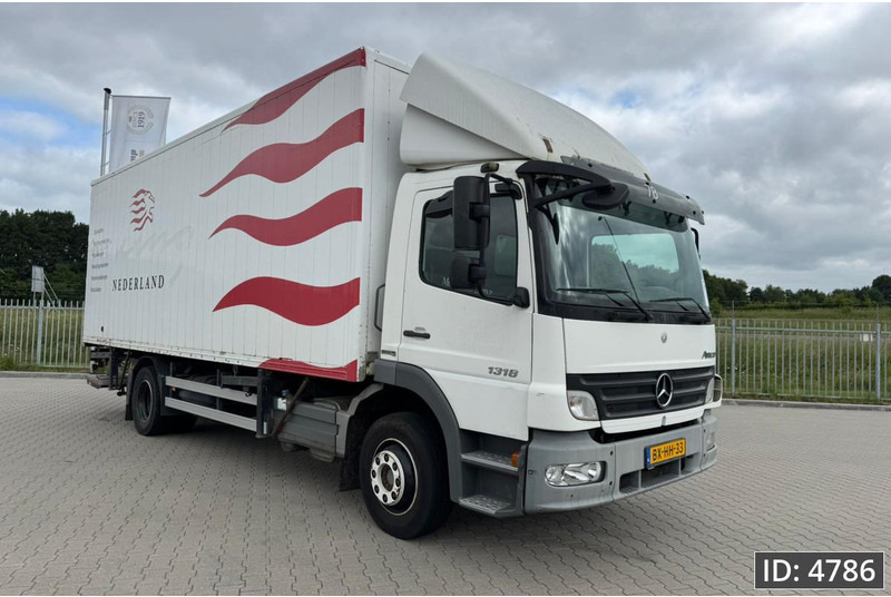 Mercedes-Benz Atego 1318 Day Cab, Euro 5, BDF / EPS automatic / DHOLLANDIA 2000KG - Camión portacontenedore/ Intercambiable: foto 4 Mercedes-Benz Atego 1318 Day Cab, Euro 5, BDF / EPS automatic / DHOLLANDIA 2000KG - Camión portacontenedore/ Intercambiable: foto 4