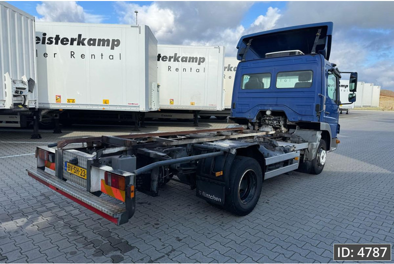 Mercedes-Benz Atego 816 Day Cab, Euro 5, BDF / EPS automatic / standklima / Hydraulic system - Camión portacontenedore/ Intercambiable: foto 5 Mercedes-Benz Atego 816 Day Cab, Euro 5, BDF / EPS automatic / standklima / Hydraulic system - Camión portacontenedore/ Intercambiable: foto 5