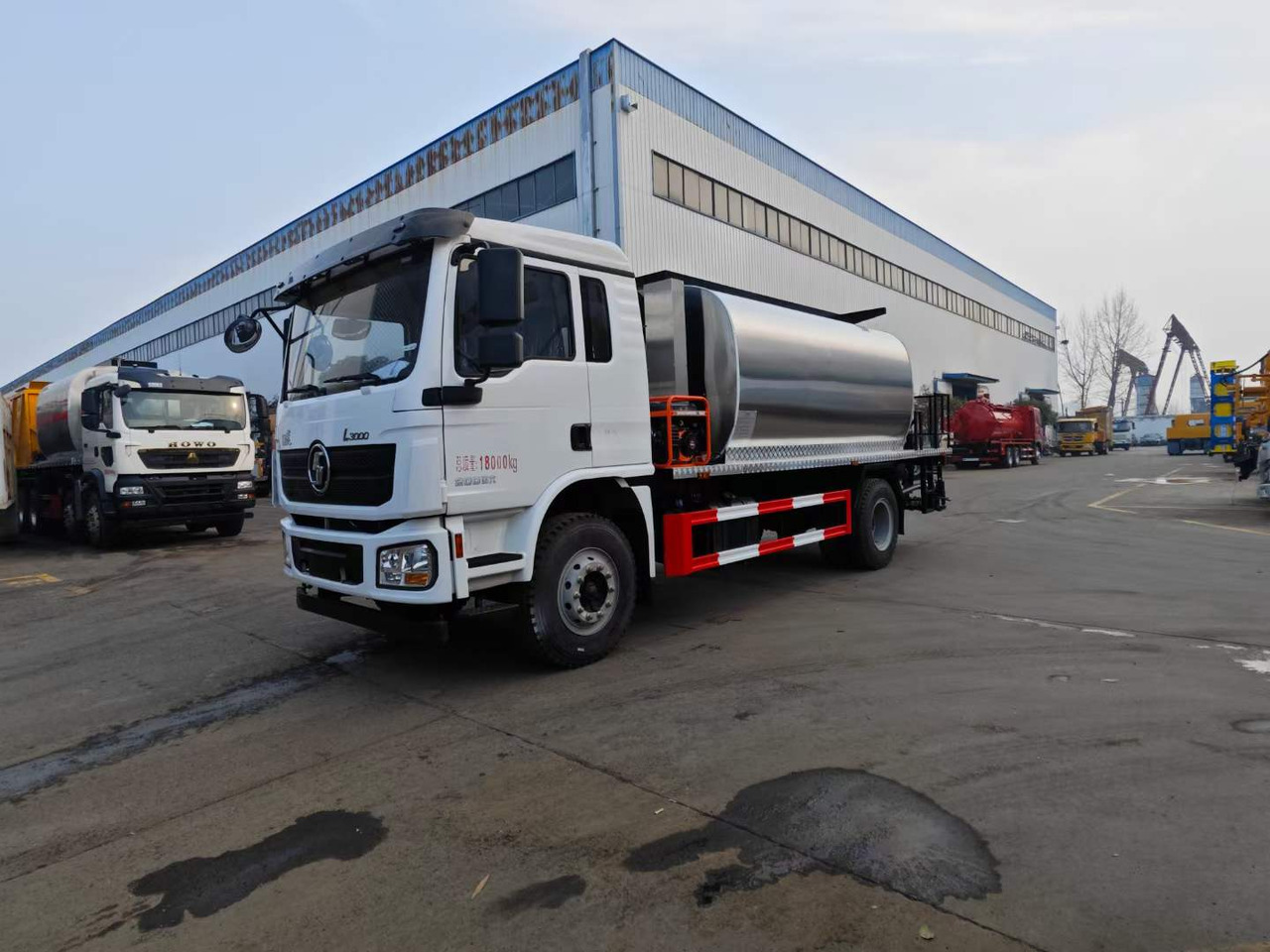 DONGFENG Asphalt Spreader - Pavimentadora de asfalto: foto 5 DONGFENG Asphalt Spreader - Pavimentadora de asfalto: foto 5