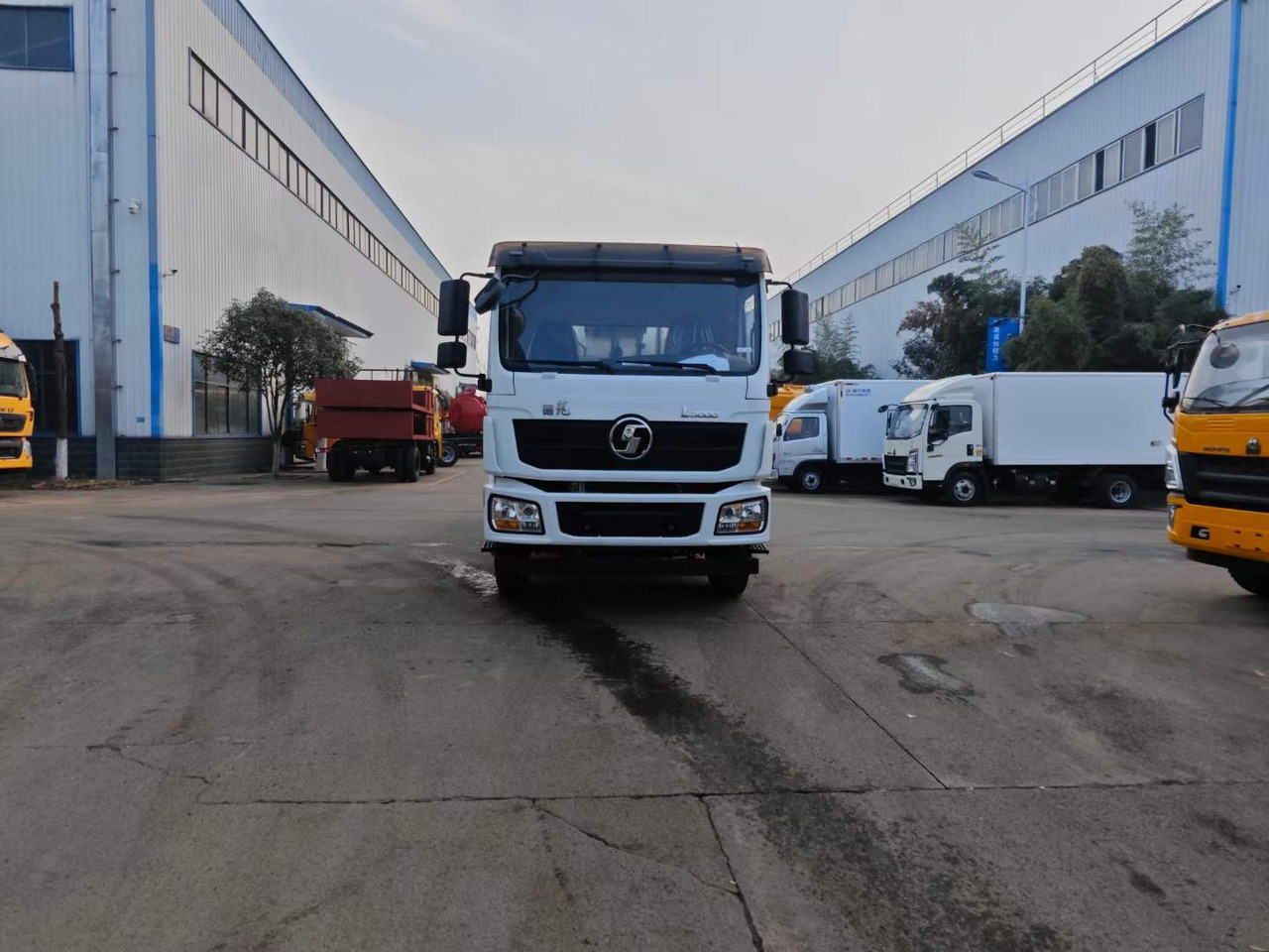 DONGFENG Asphalt Spreader - Pavimentadora de asfalto: foto 4 DONGFENG Asphalt Spreader - Pavimentadora de asfalto: foto 4