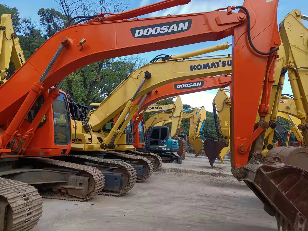 DOOSAN DH300LC-7 - Excavadora de cadenas: foto 1 DOOSAN DH300LC-7 - Excavadora de cadenas: foto 1