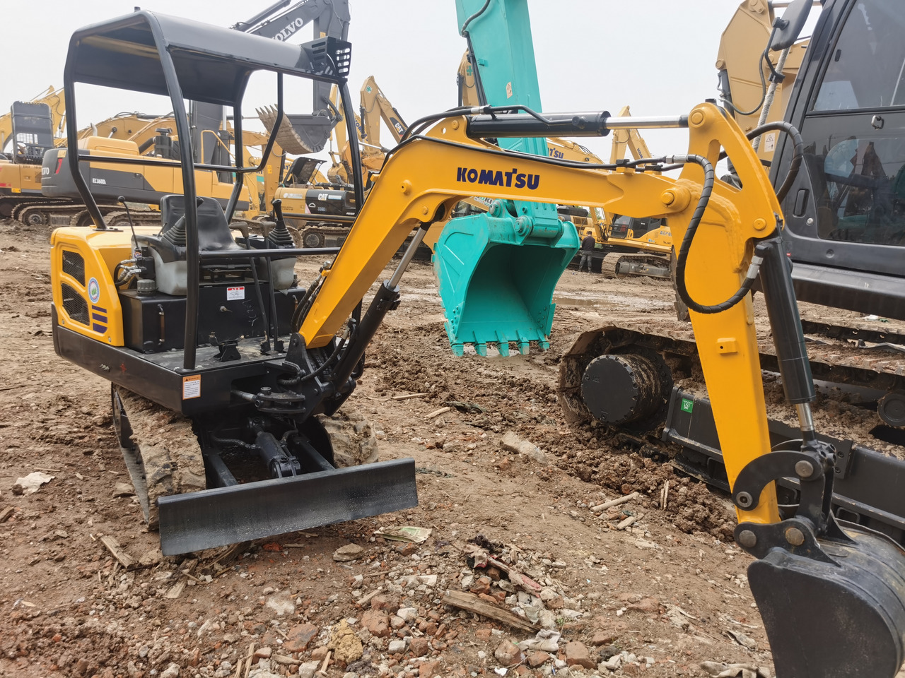 KOMATSU PC18MR - Excavadora de cadenas: foto 3 KOMATSU PC18MR - Excavadora de cadenas: foto 3